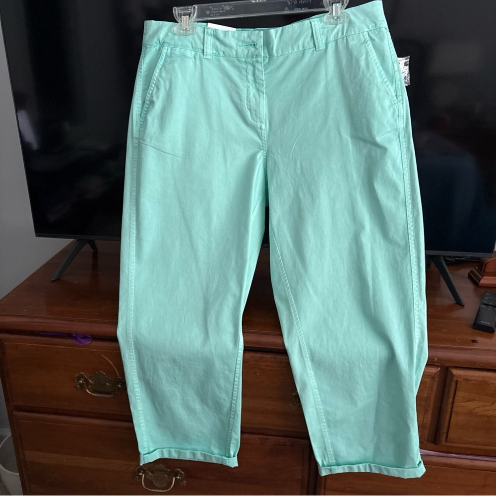 Crown and Ivy Mint Green Cropped Pants. Misses 12. NWT